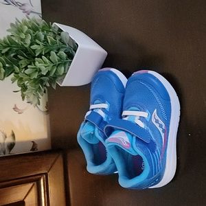 Saucony Kinvara 12 Jr Sneaker Blue/ Pink Size 5W NWOT